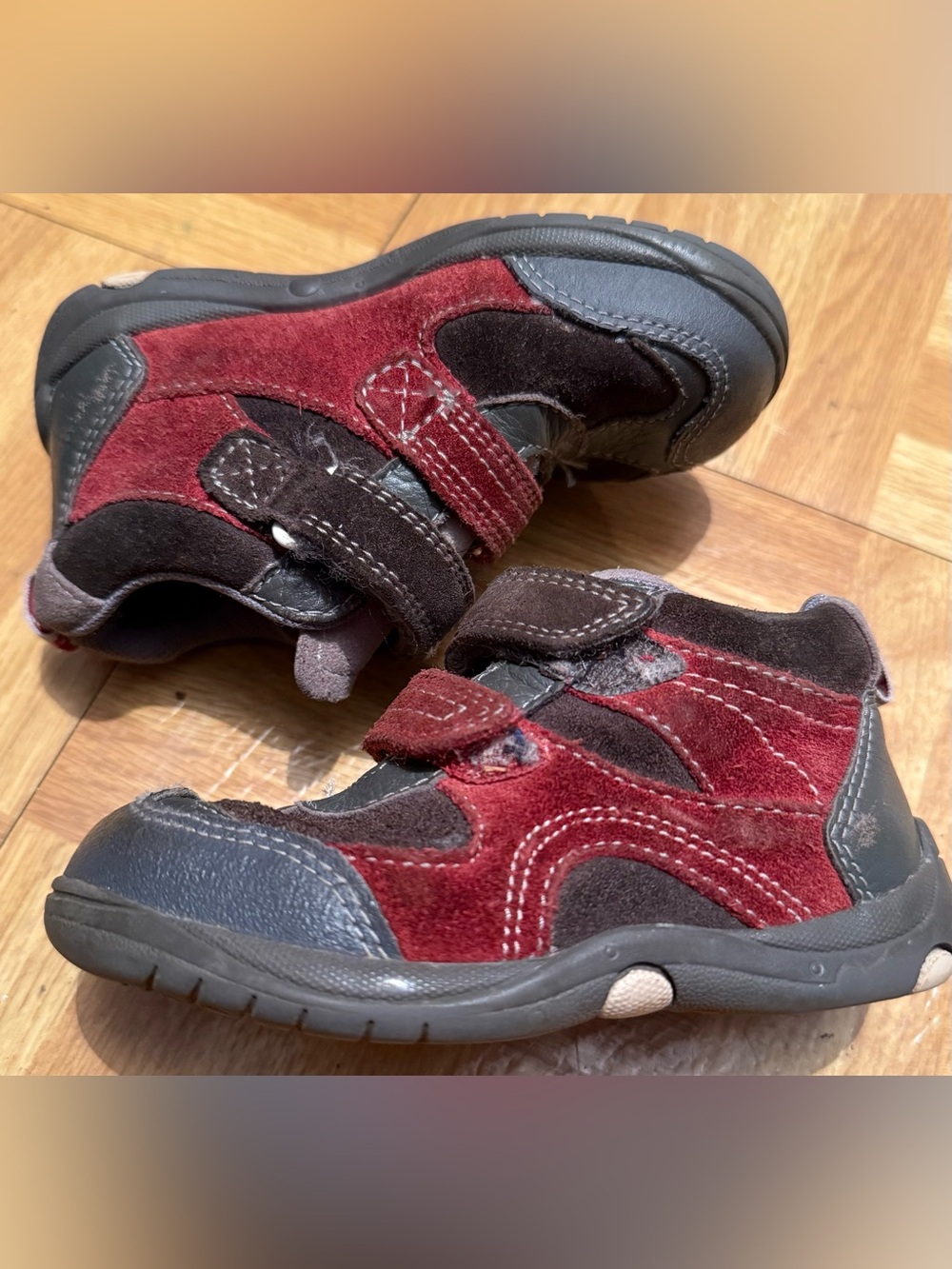 Clarks First Shoes Boys Red Grey Leather Suede Mid Top Sneakers Size 7 MW Shoes
